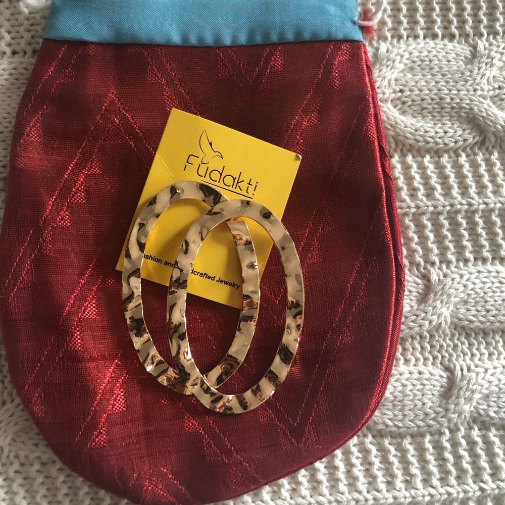 PRICE DROP! Boutique Gold earrings with silk pouch